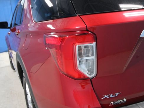 Used 2022 Ford Explorer XLT image 34