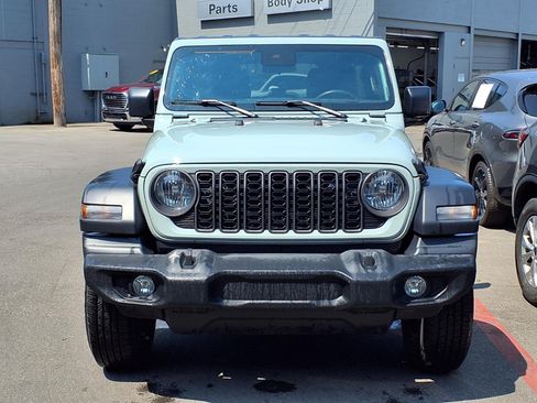Used 2024 Jeep Wrangler Unlimited Sport AWD/4WD image 18