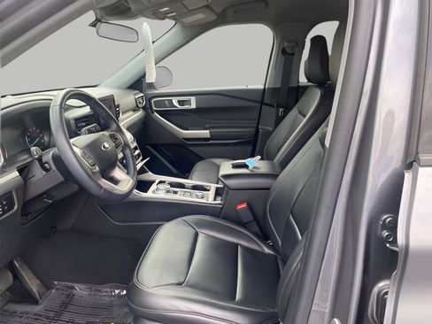 Certified 2023 Ford Explorer XLT w/ Equipment Group 202A AWD/4WD image 8