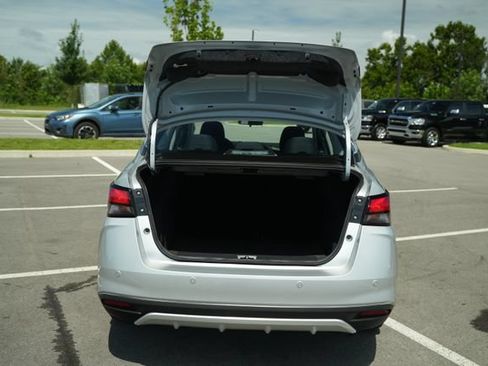 Used 2025 Nissan Versa SV FWD image 17