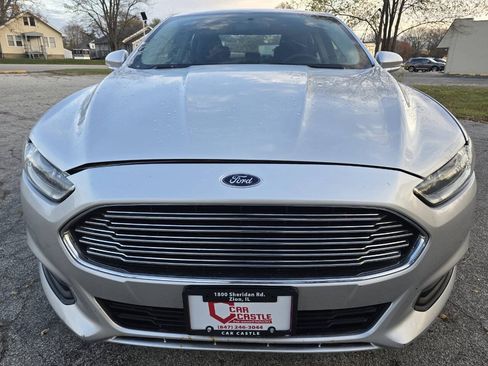 Used 2014 Ford Fusion SE FWD image 2