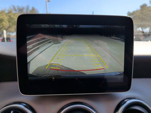 Used 2018 Mercedes-Benz GLA 250 4MATIC image 24