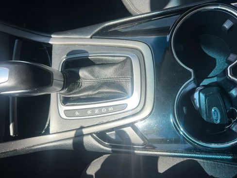 Used 2018 Ford Edge SE image 21