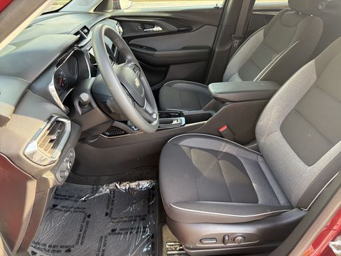Used 2023 Chevrolet TrailBlazer LT w/ Convenience Package FWD image 9