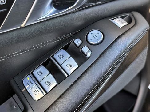 Used 2024 BMW X7 xDrive40i w/ Premium Package image 17