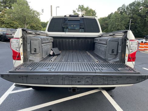 Used 2019 Nissan Titan PRO-4X w/ Pro-4x Convenience Package AWD/4WD image 31