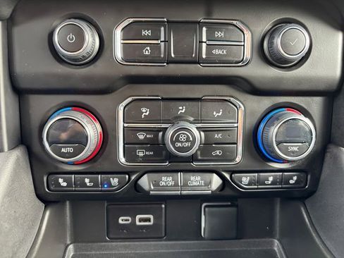 Used 2023 Chevrolet Suburban High Country w/ Premium Package 2 image 22