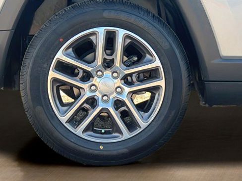 Used 2020 Jeep Compass Latitude image 5