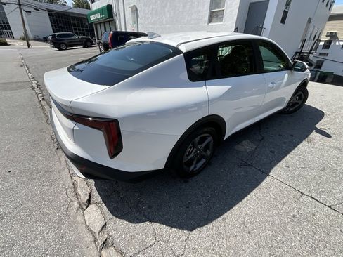 Used 2025 Kia K4 LXS image 8