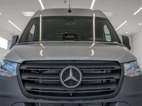 Used 2025 Mercedes-Benz Sprinter 2500 image 23