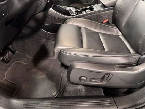 Certified 2025 Volvo XC40 B5 Plus image 11