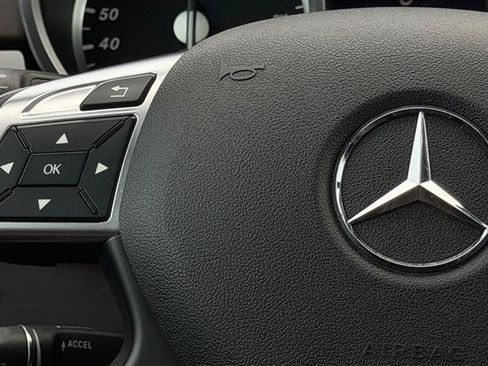 Used 2016 Mercedes-Benz GL 550 4MATIC image 31