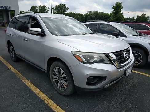 Used 2017 Nissan Pathfinder S AWD/4WD image 4