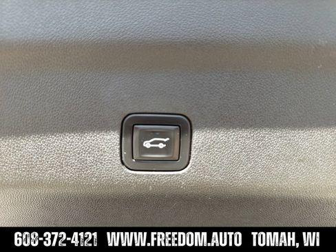 Used 2021 Chevrolet Suburban Z71 w/ Z71 Signature Package AWD/4WD image 33