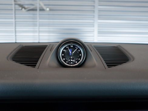 Used 2025 Porsche Macan image 22