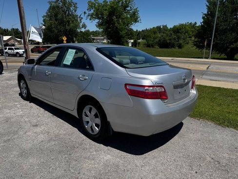Used 2009 Toyota Camry SE FWD image 5