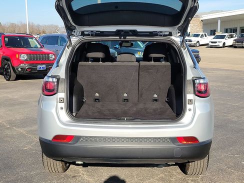 Used 2025 Jeep Compass Sport image 8