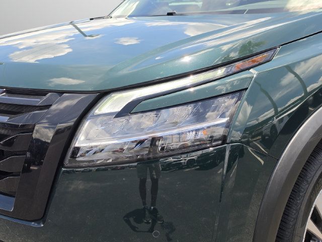 Used 2023 Nissan Pathfinder SL FWD image 18