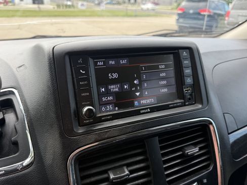 Used 2018 Dodge Grand Caravan SE w/ UConnect Hands-Free Group FWD image 17