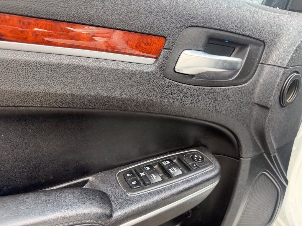 Used 2013 Chrysler 300 RWD image 23