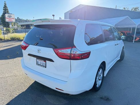 Used 2019 Toyota Sienna L image 9
