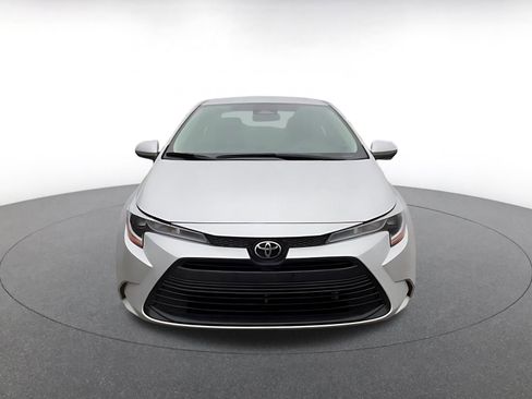 Used 2025 Toyota Corolla LE image 4