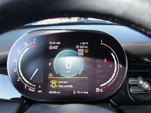 Used 2022 MINI Cooper 2-Door Hardtop w/ Premium Package image 22