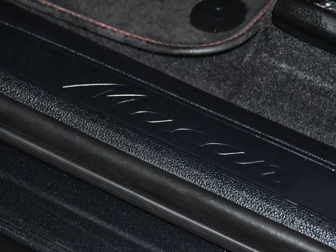 Used 2024 Porsche Macan image 12