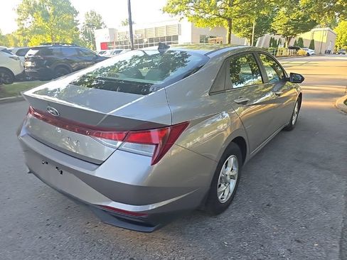 Used 2023 Hyundai Elantra SE FWD image 8