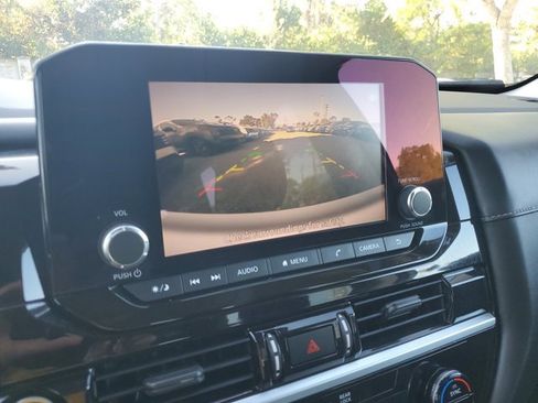 Used 2022 Nissan Pathfinder S image 31