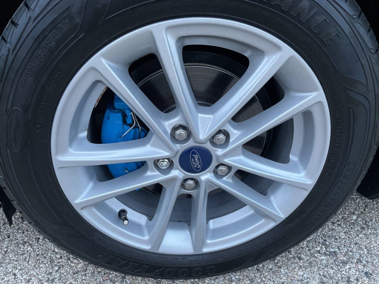 Used 2018 Ford Focus SE w/ Cold Weather Package FWD image 15