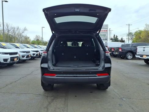 Certified 2023 Jeep Grand Cherokee Altitude AWD/4WD image 10