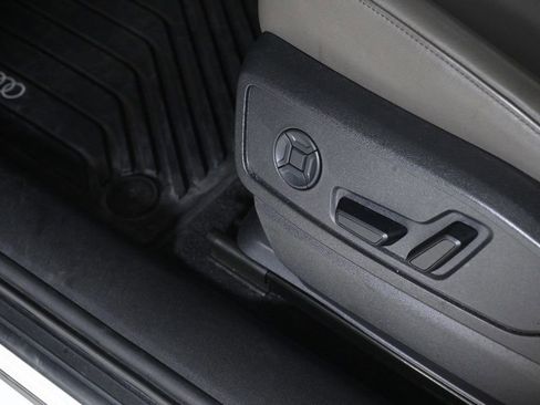 Used 2025 Audi Q5 Premium Plus w/ Premium Plus image 19