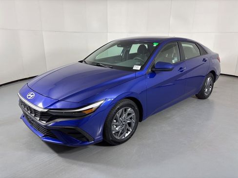 Used 2024 Hyundai Elantra SEL image 4
