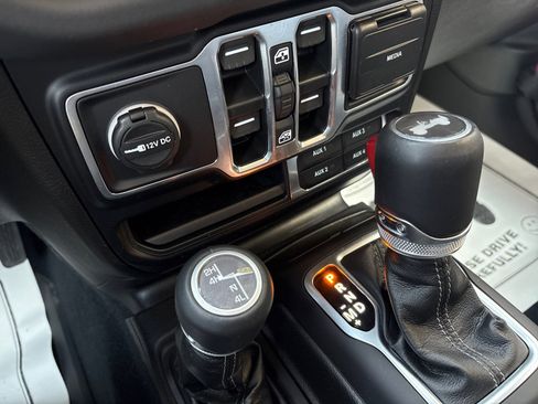 Used 2024 Jeep Wrangler Sahara w/ Technology Group image 16