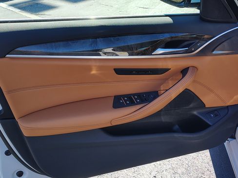 Used 2023 BMW 530i w/ Convenience Package image 17