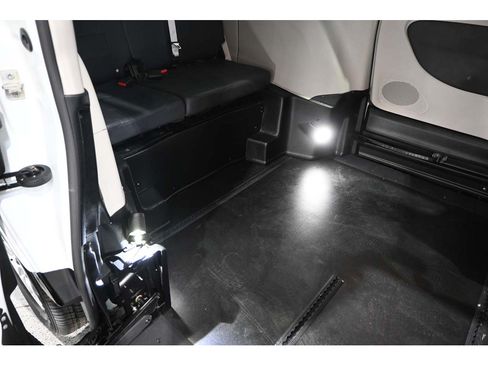 Used 2023 Chrysler Voyager LX FWD image 18