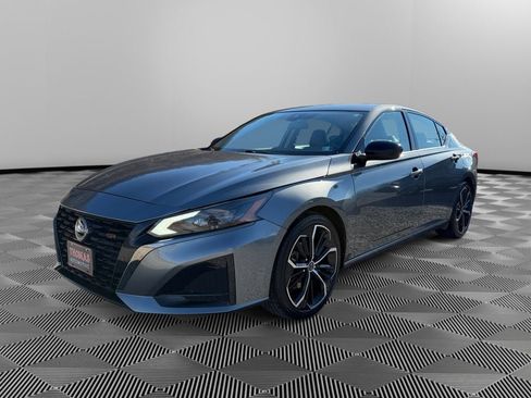 Used 2023 Nissan Altima 2.5 SR image 2