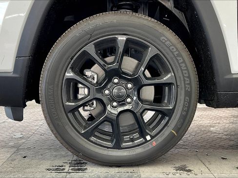 New 2026 Jeep Compass Latitude image 14