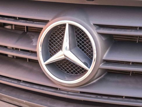 Used 2024 Mercedes-Benz Sprinter 2500 image 13