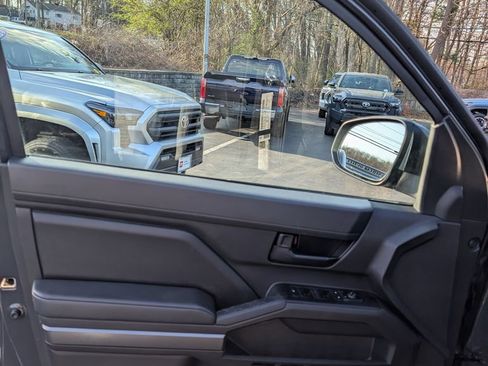 Certified 2024 Toyota Tacoma SR5 AWD/4WD image 12
