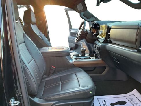 Used 2022 Chevrolet Silverado 1500 High Country w/ Technology Package image 15