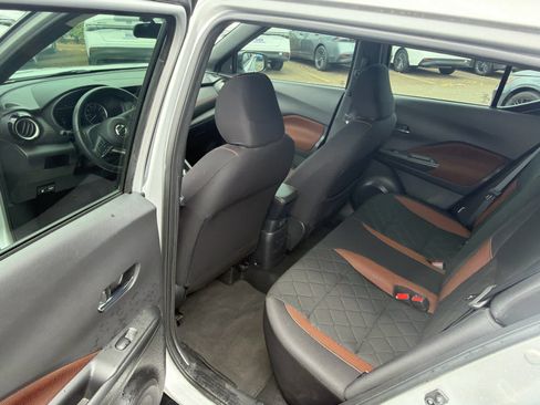 Used 2020 Nissan Kicks SR FWD image 9