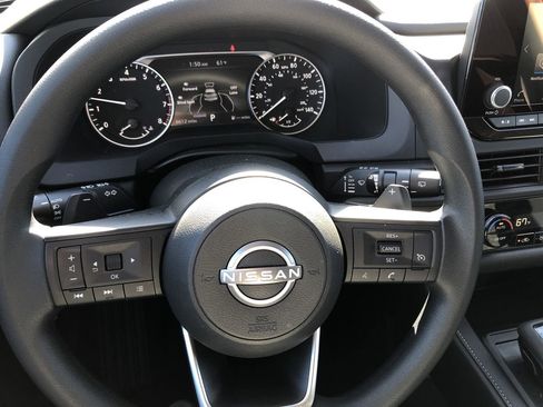 Used 2025 Nissan Pathfinder S image 15