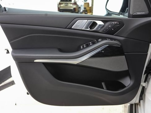 Certified 2026 BMW X7 xDrive40i AWD/4WD image 9