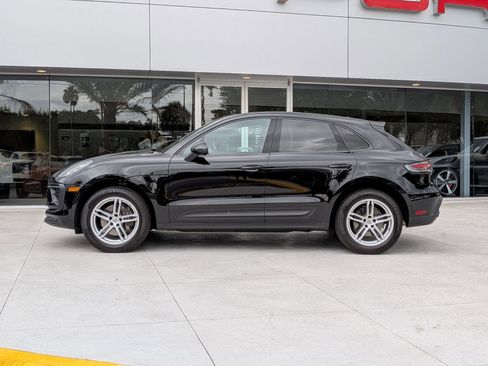 Certified 2025 Porsche Macan AWD/4WD image 2