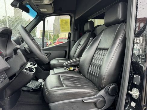 Used 2023 Mercedes-Benz Sprinter 3500 image 9