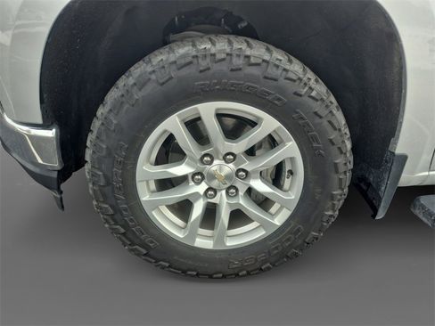 Used 2022 Chevrolet Silverado 1500 LT w/ Safety Package image 13