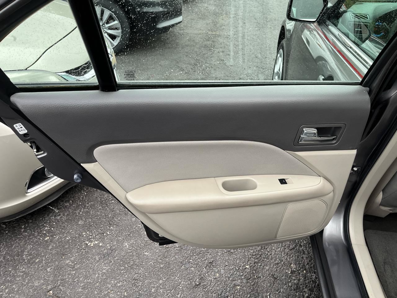 Used 2010 Ford Fusion SE FWD image 18