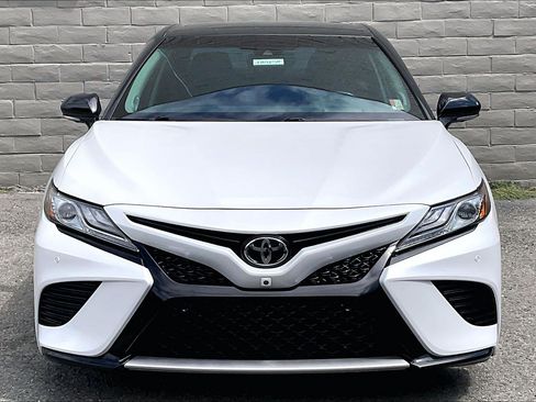 Used 2018 Toyota Camry XSE w/ Driver Assist Package FWD image 2
